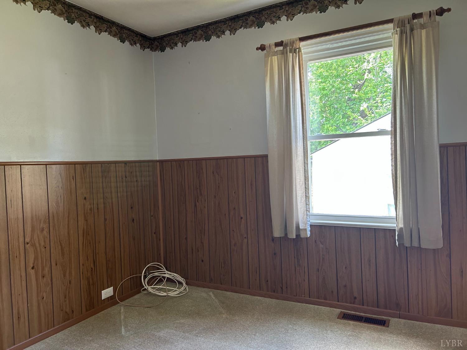 1153 Stratford Road Lynchburg, VA 24502 - Photo 14 of 24 Den