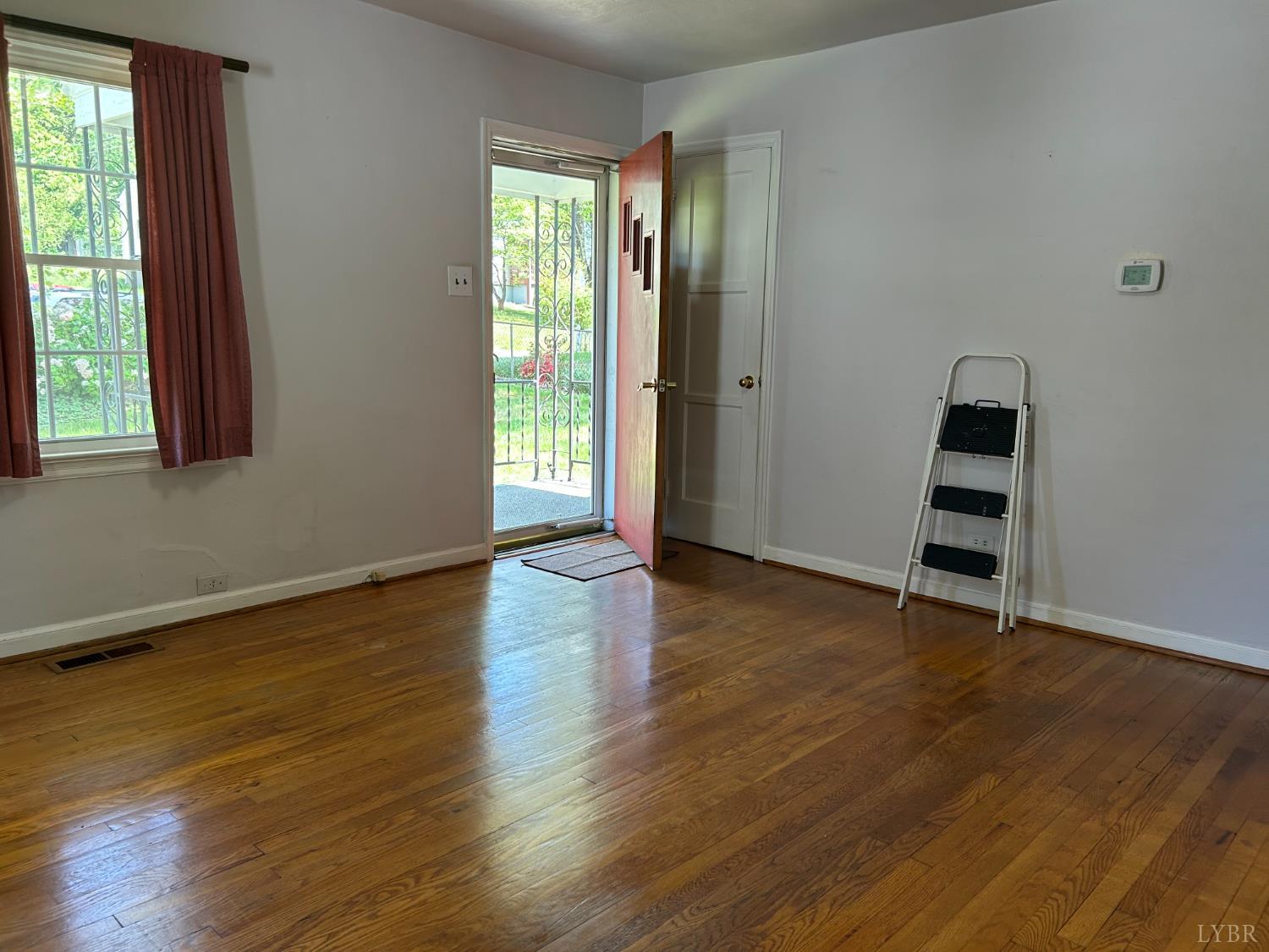 1153 Stratford Road Lynchburg, VA 24502 - Photo 4 of 24 Living Room