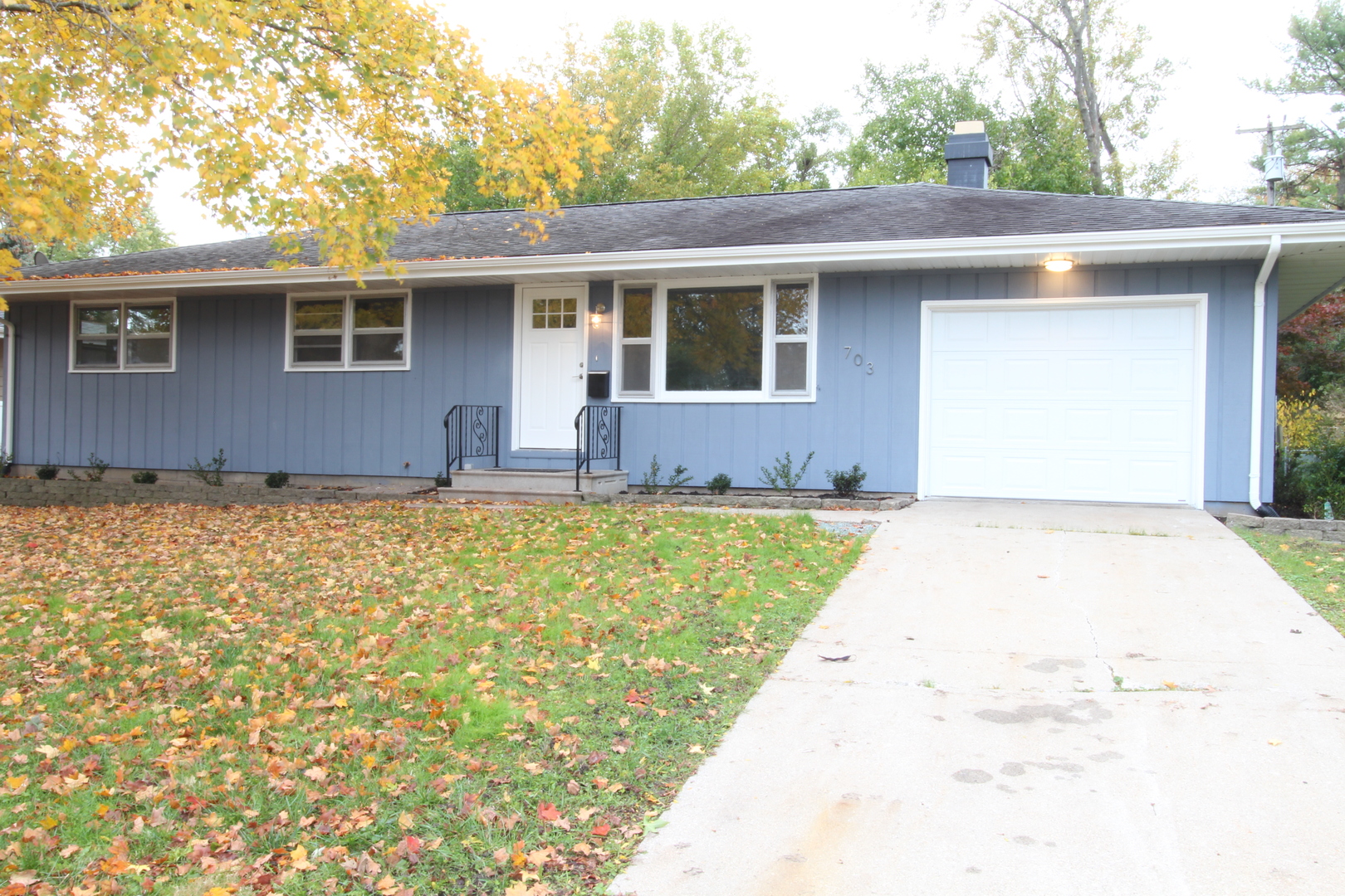 a house view with a outdoor space