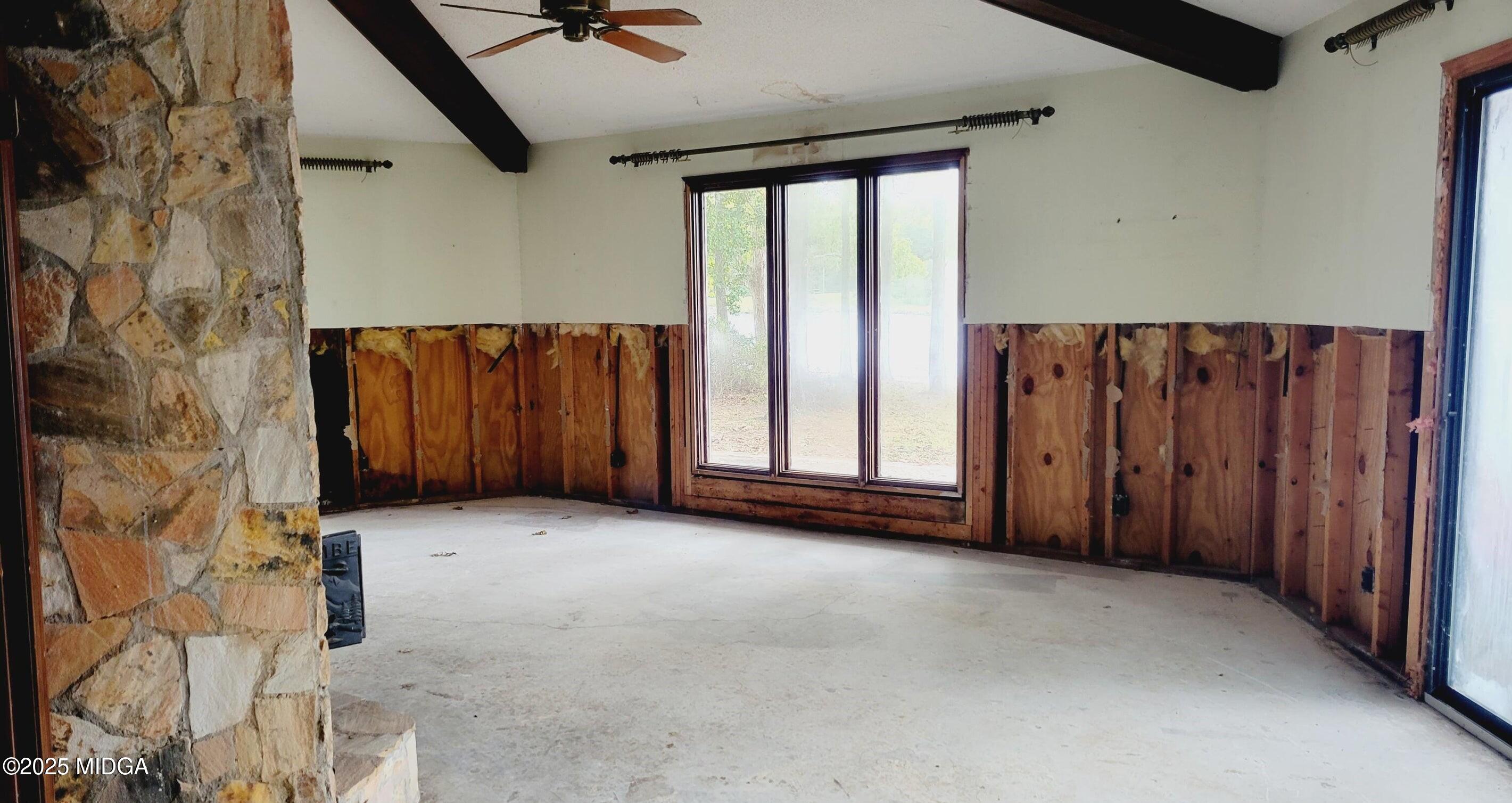 900 South Plantation Parkway Macon, GA 31220 - Photo 46 of 61 an empty room with windows