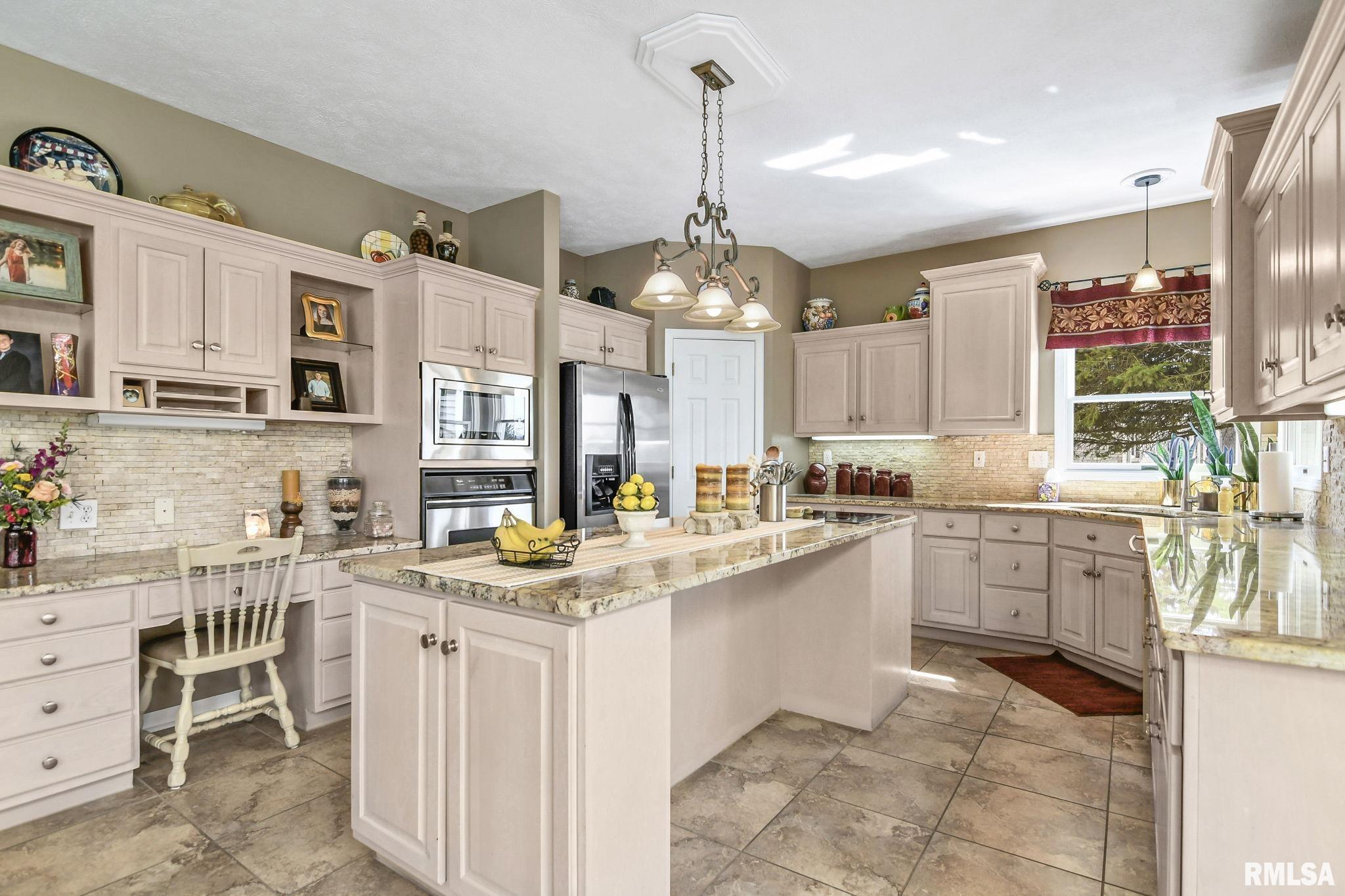 4517 Blackwolf Road Springfield, IL 62711 - Photo 12 of 67