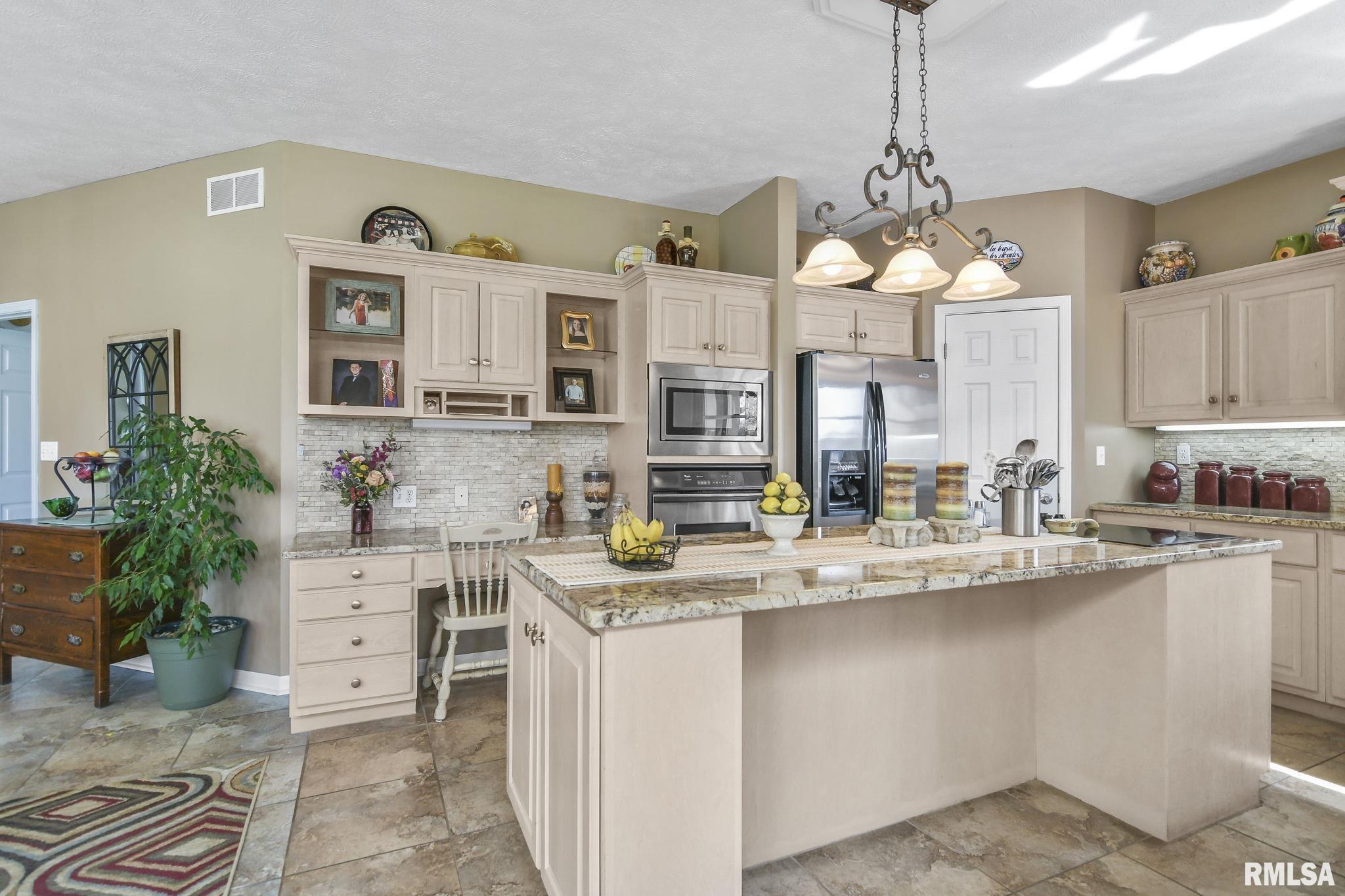 4517 Blackwolf Road Springfield, IL 62711 - Photo 17 of 67