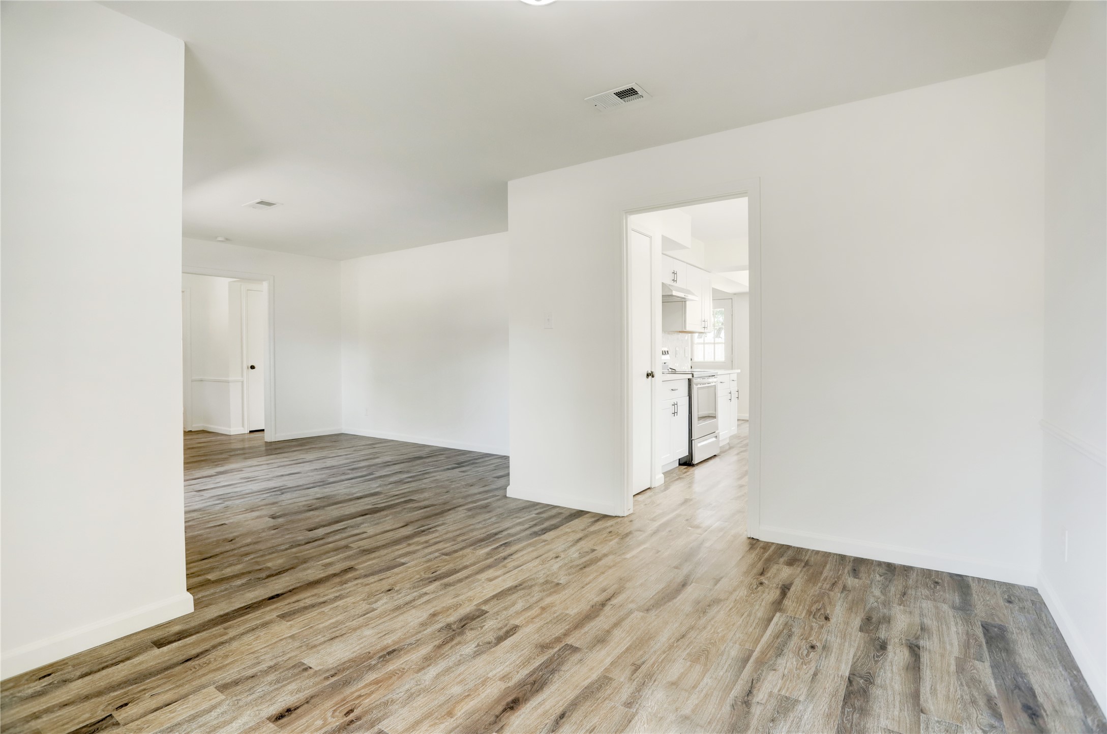 14035 Myrtlea Drive Houston, TX 77079 - Photo 7 of 38