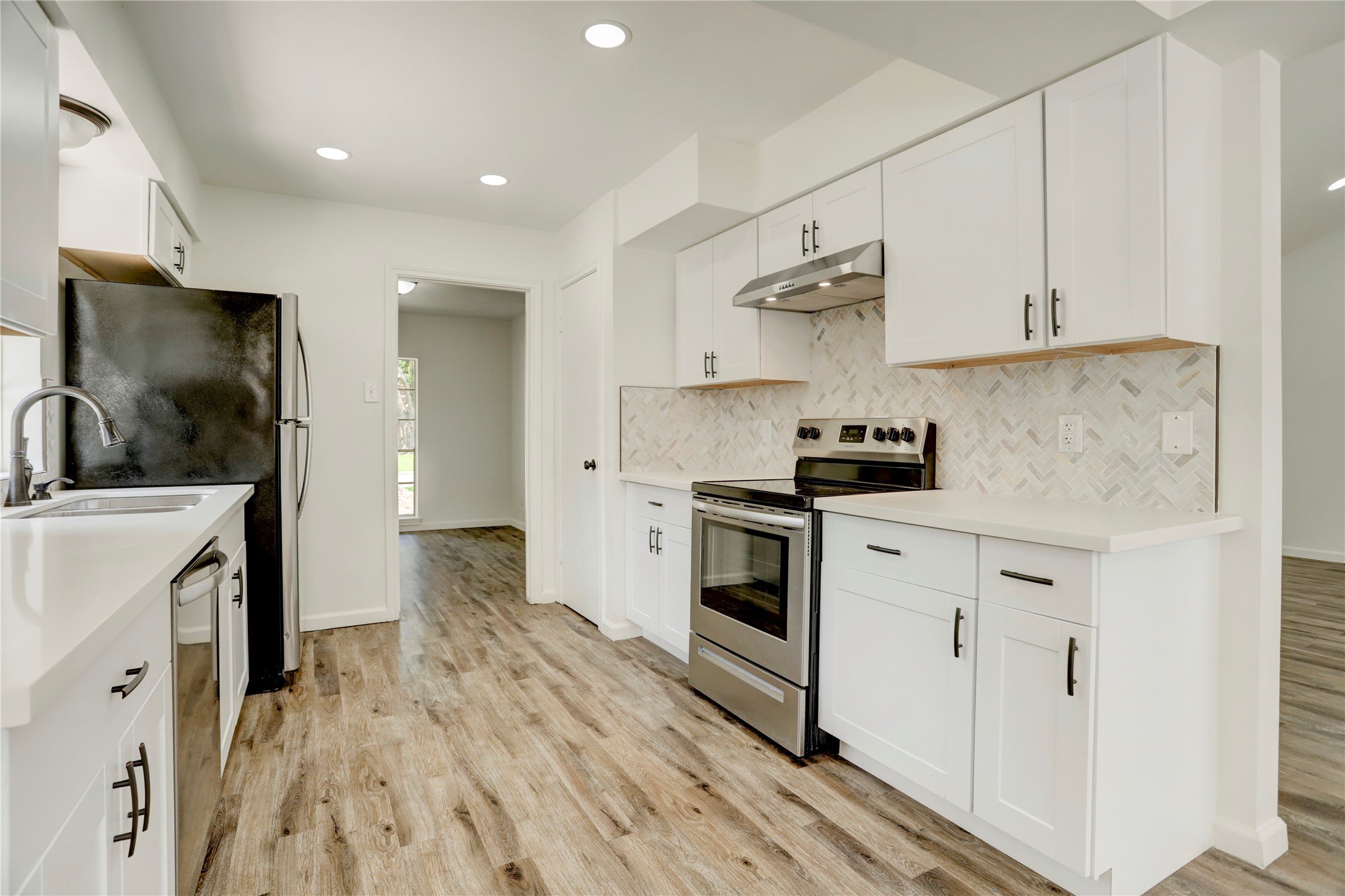 14035 Myrtlea Drive Houston, TX 77079 - Photo 10 of 38