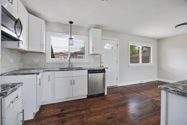 $199,900 | 90 Peyton Drive, Chicago Heights, IL 60411