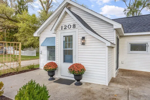 $229,000 | 1208 West Broadway Street, Mount Pleasant, MI 48858