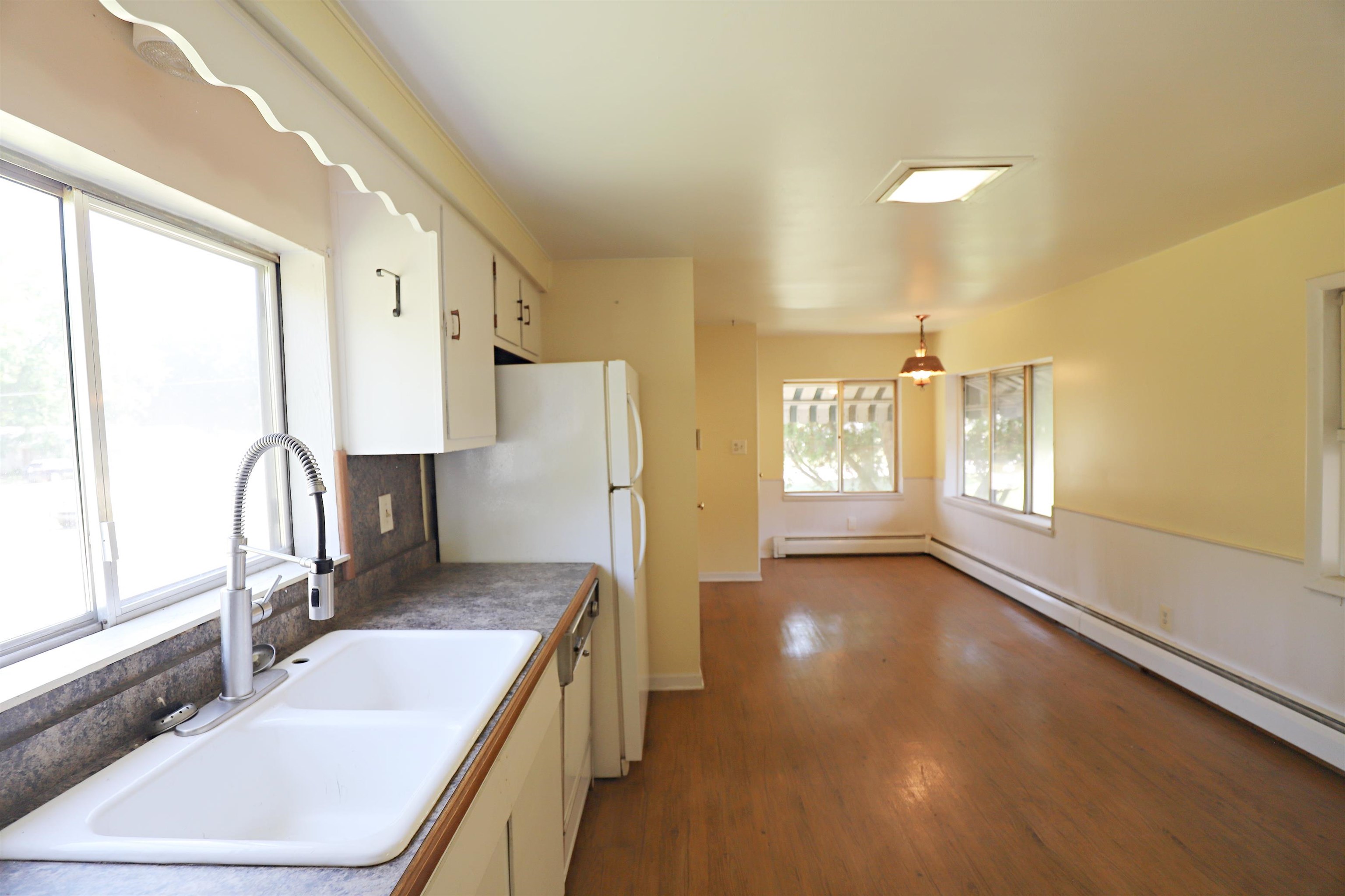 825 East River Road Flushing, MI 48433 - Photo 14 of 32