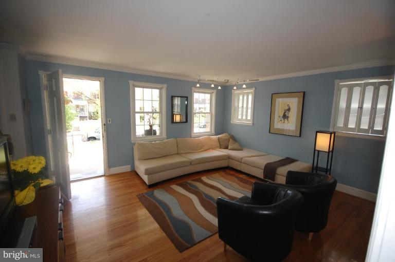 3714 Clarinth Road Baltimore, MD 21215 - Photo 2 of 12 Living Room