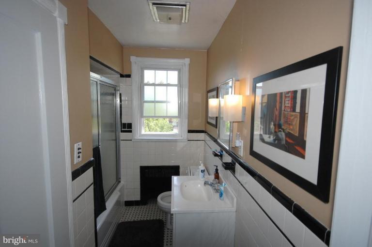 3714 Clarinth Road Baltimore, MD 21215 - Photo 11 of 12 Bath #1