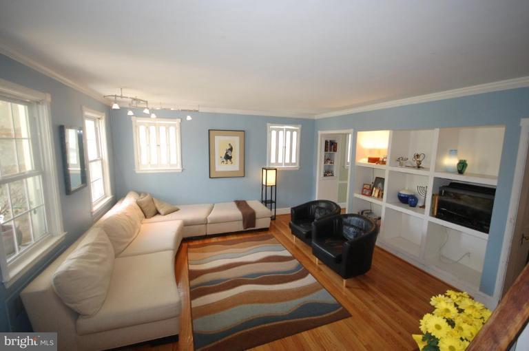 3714 Clarinth Road Baltimore, MD 21215 - Photo 3 of 12 Living Room #2