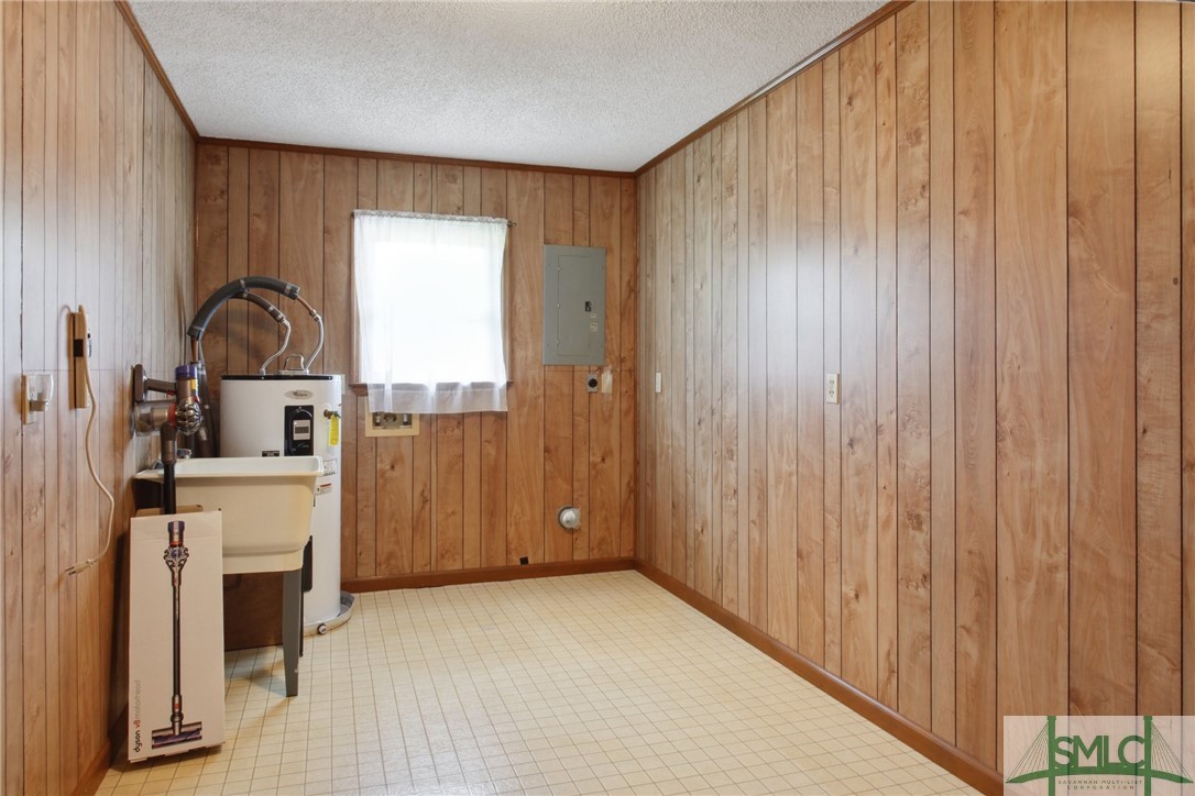 219 George Road Bloomingdale, GA 31302 - Photo 22 of 36 Laundry room with sink