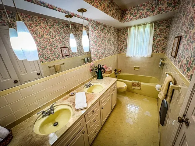 $320,000 | 123 West Muntz Avenue, Butler, PA 16001