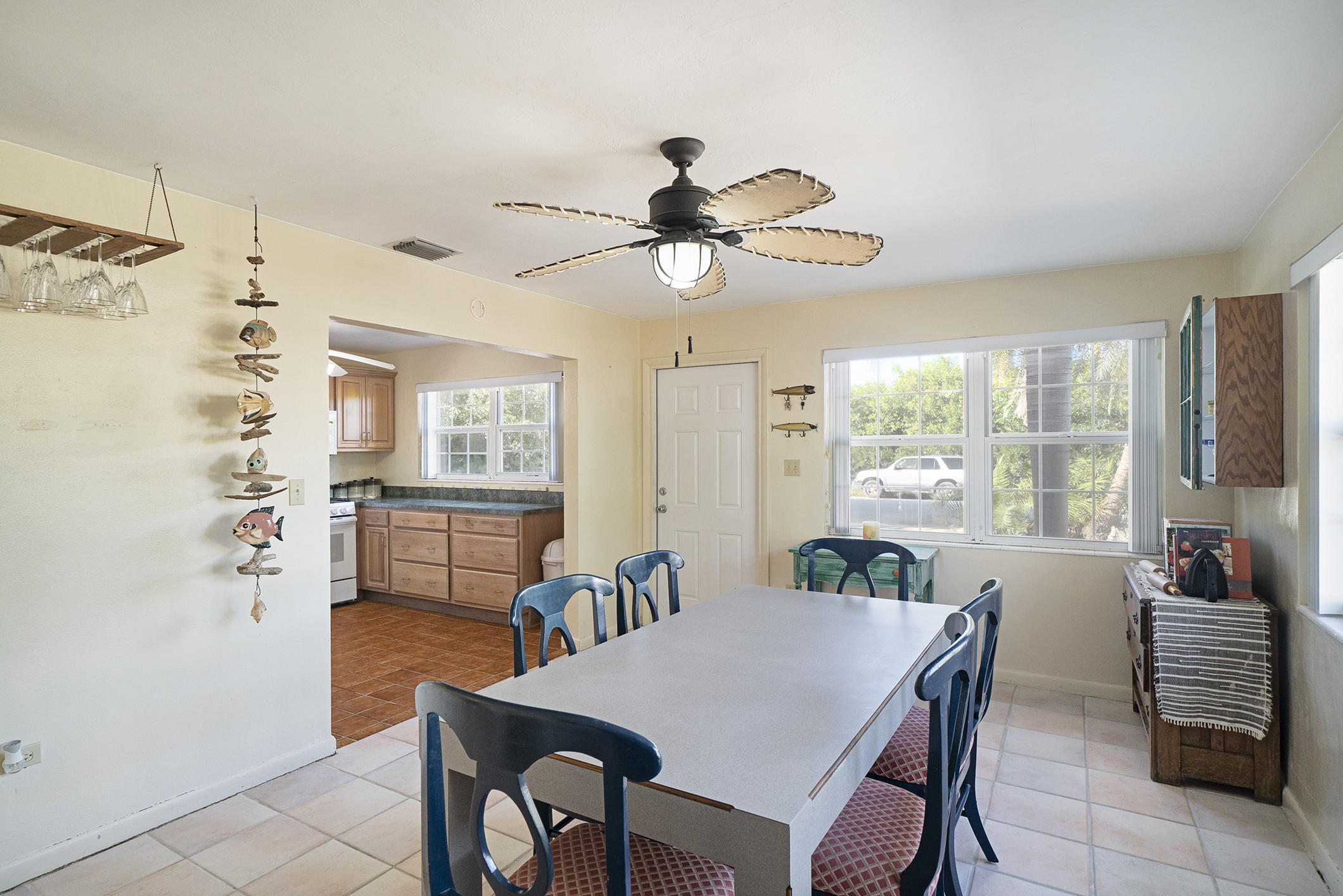 28300 County Road Summerland Key, FL 33042 - Photo 13 of 34 Dining area, front entrance