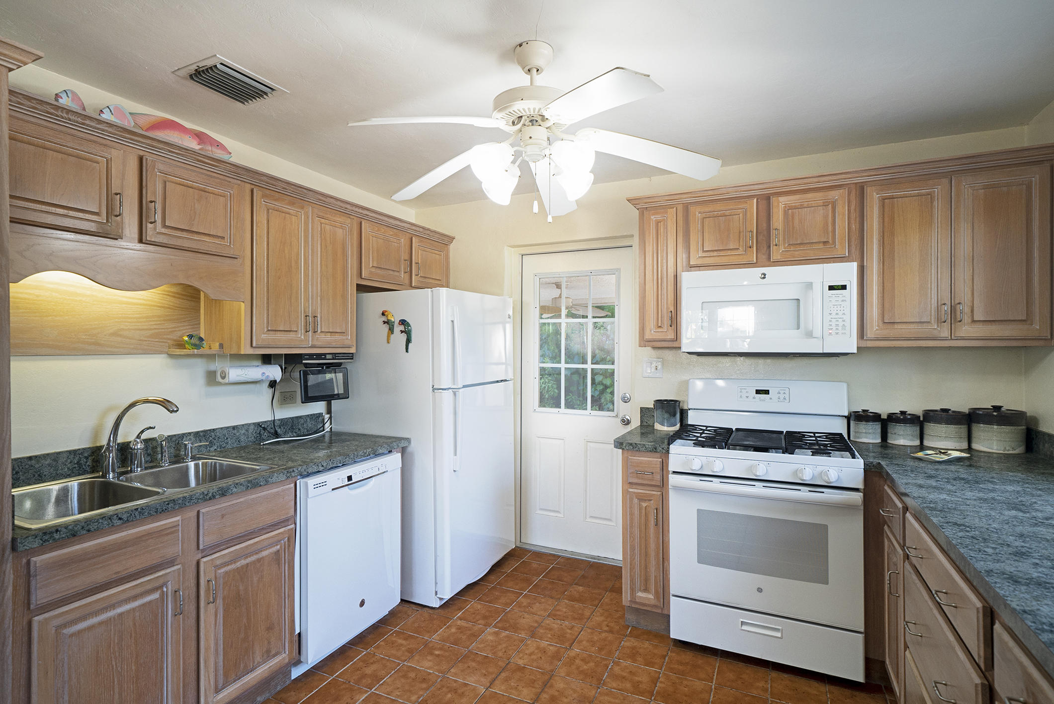 28300 County Road Summerland Key, FL 33042 - Photo 15 of 34 Kitchen