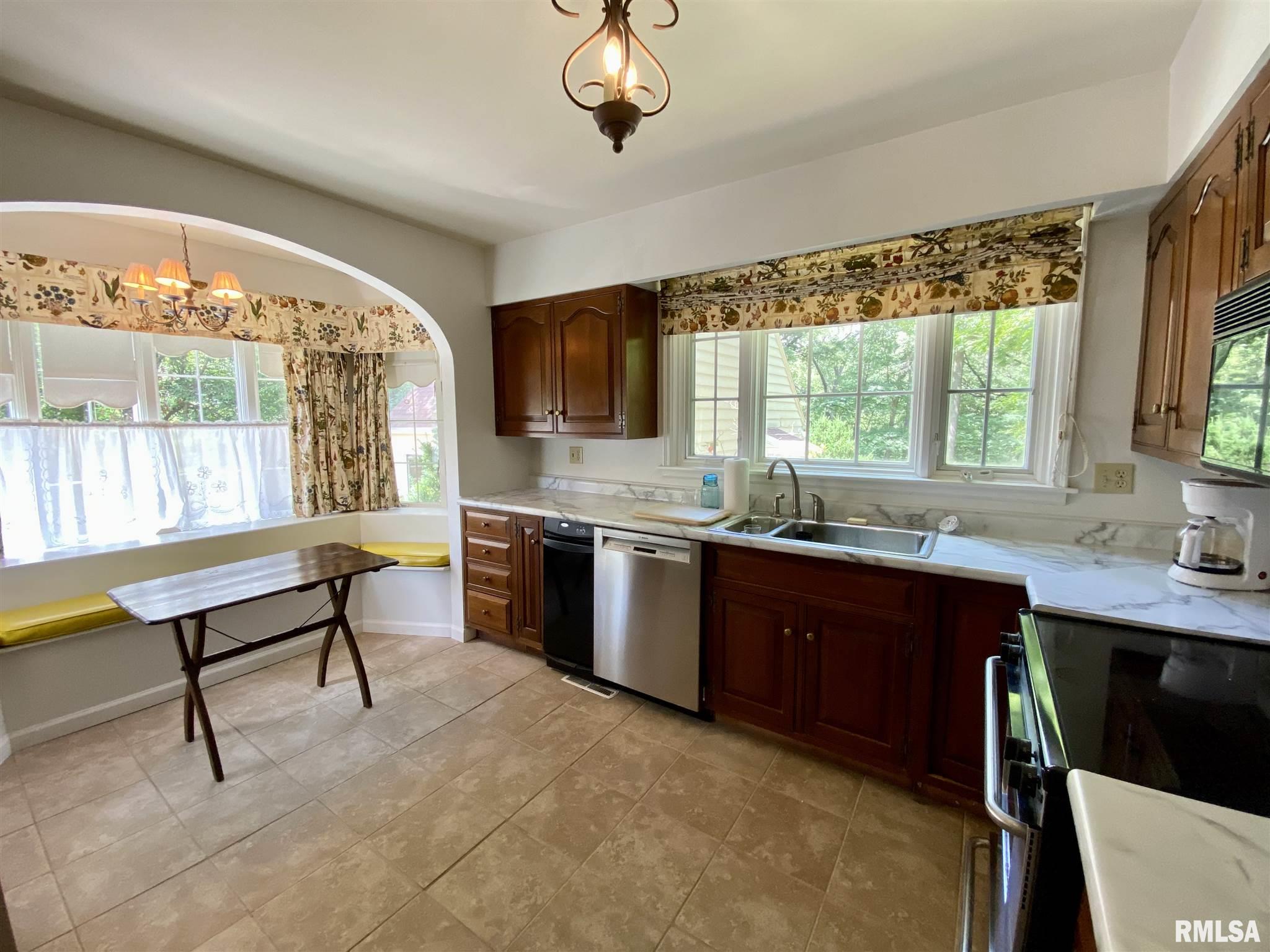 1236 West Adams Road Macomb, IL 61455 - Photo 13 of 30 Gallery Image 13