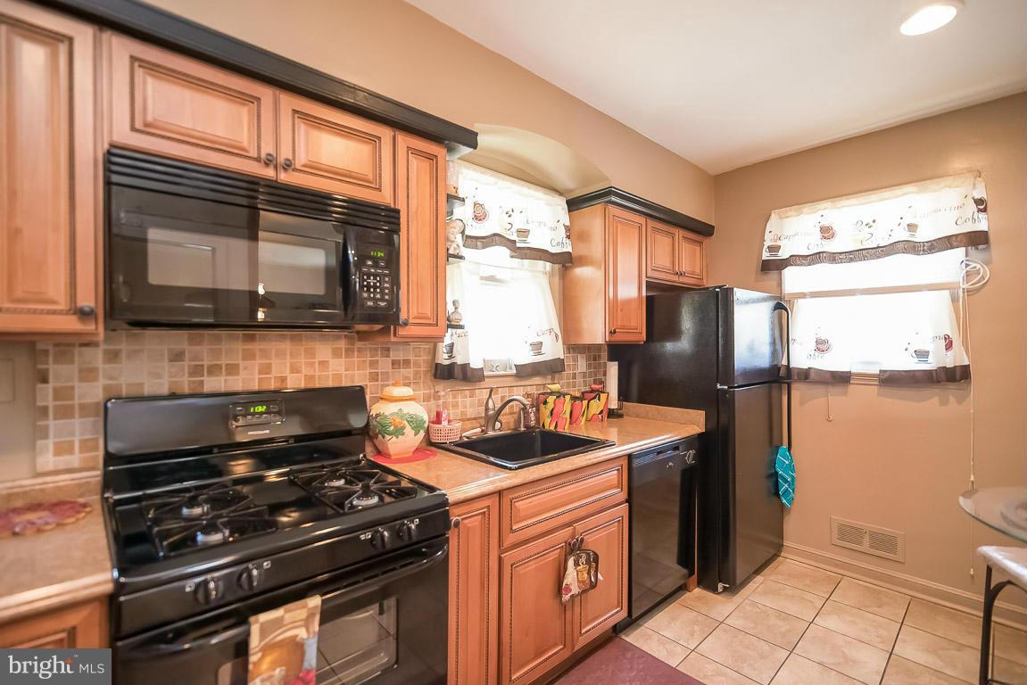 3932 Bareva Road Baltimore, MD 21215 - Photo 11 of 26 Kitchen