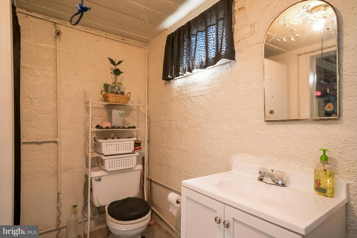 3932 Bareva Road Baltimore, MD 21215 - Photo 24 of 26 Bath