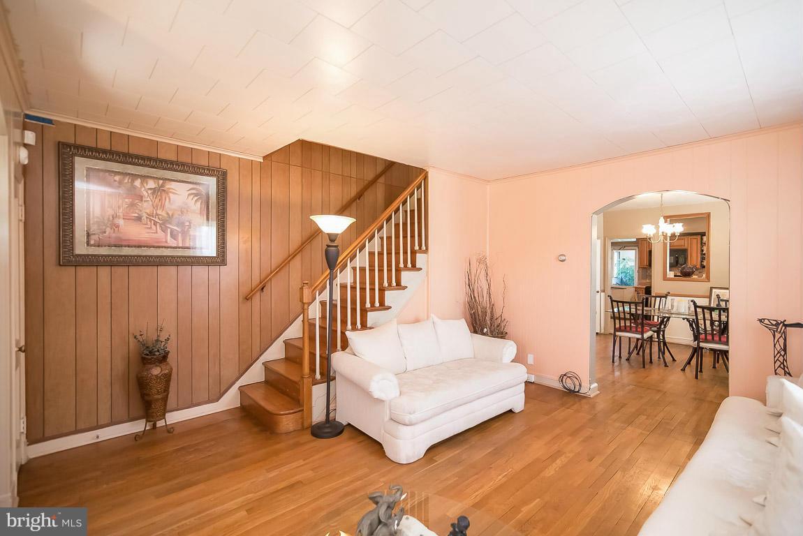 3932 Bareva Road Baltimore, MD 21215 - Photo 6 of 26 Living Room