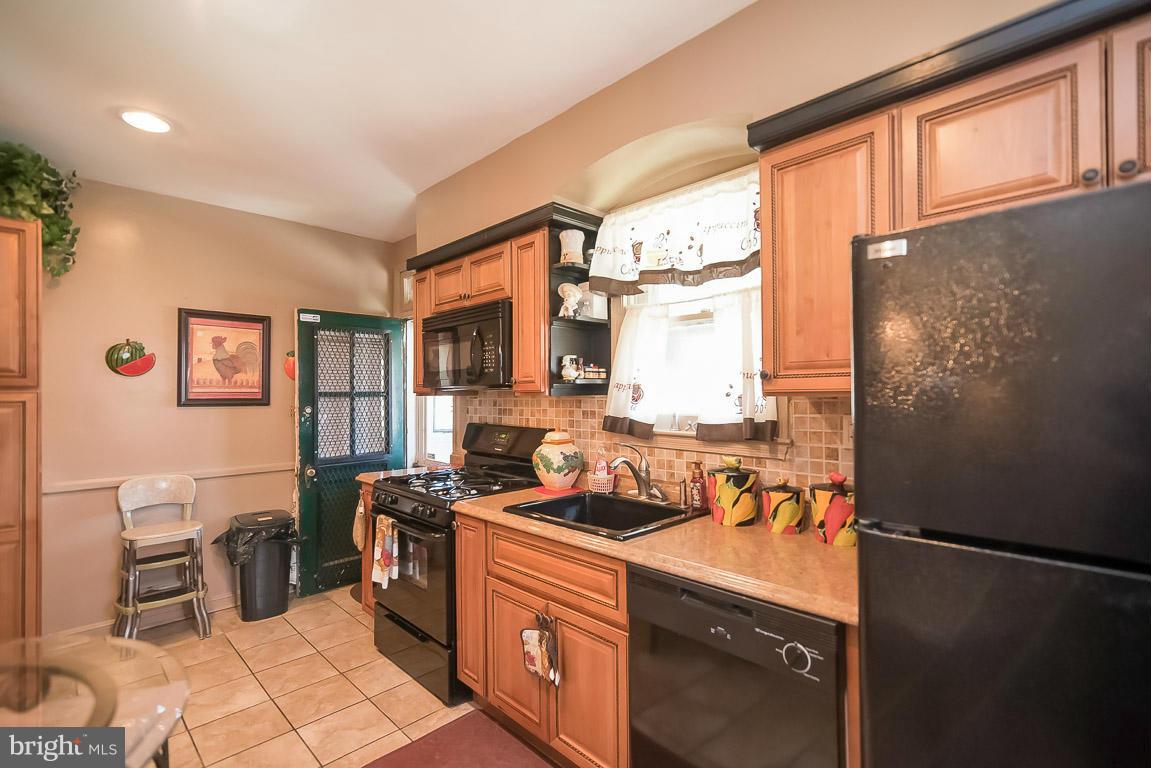 3932 Bareva Road Baltimore, MD 21215 - Photo 10 of 26 Kitchen