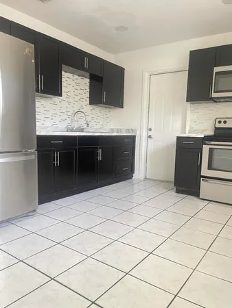 $2,000 | 5009 Garden Avenue, Unit A, West Palm Beach, FL 33405