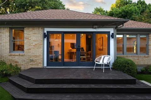 a view of outdoor space yard and patio