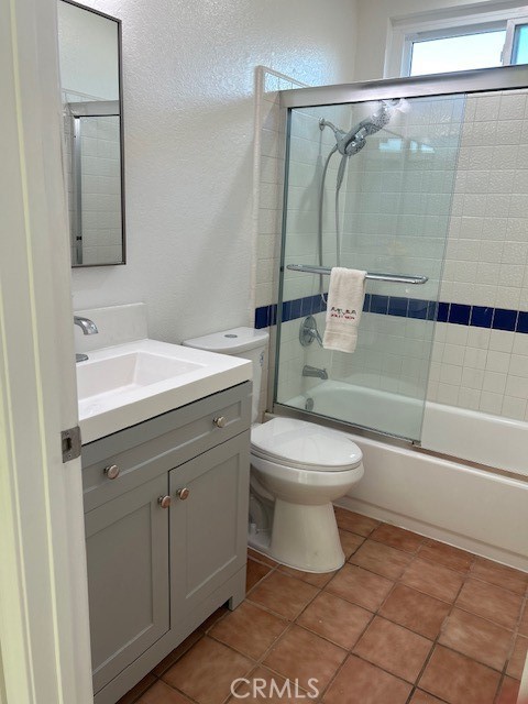 8 Cape Cod Irvine, CA 92620 - Photo 5 of 11 Large bathroom with tub/shower
