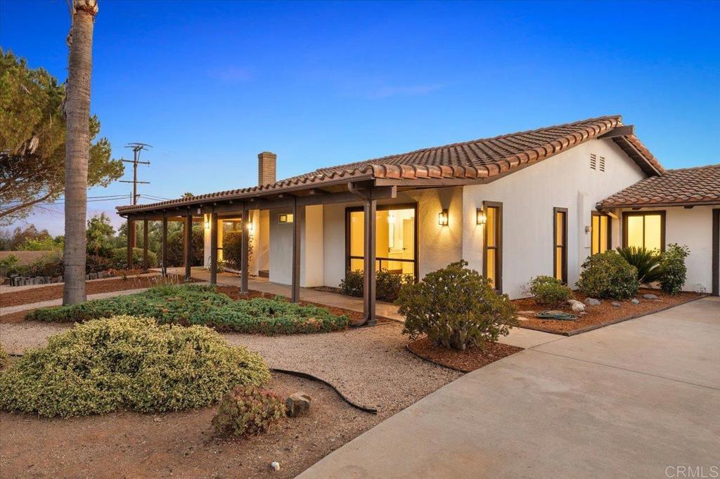 112 Palmas Norte Fallbrook, CA 92028 - Photo 2 of 74