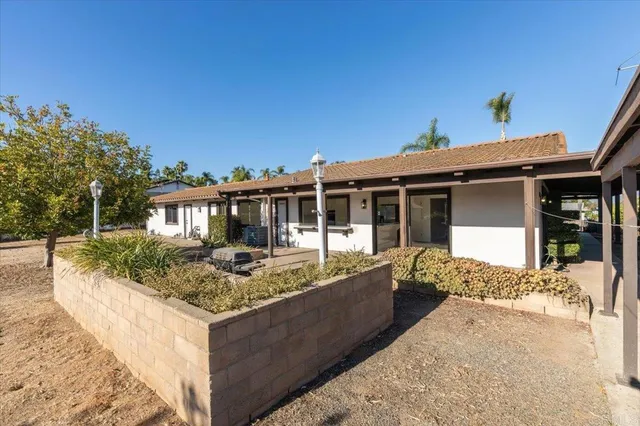 $1,050,000 | 112 Palmas Norte, Fallbrook, CA 92028