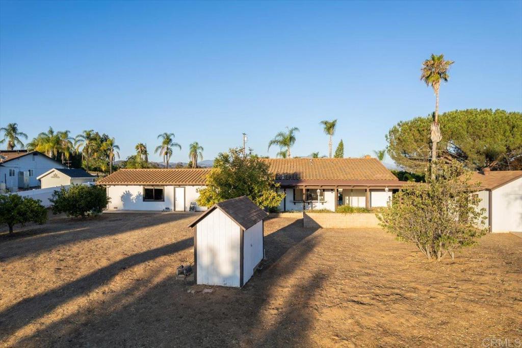 112 Palmas Norte Fallbrook, CA 92028 - Photo 60 of 74 a front view of a house with a yard