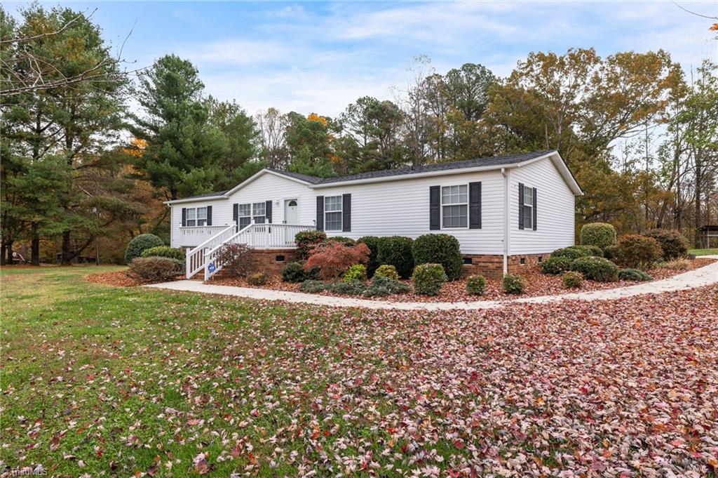 131 Loftis Road Reidsville, NC 27320 - Photo 4 of 45