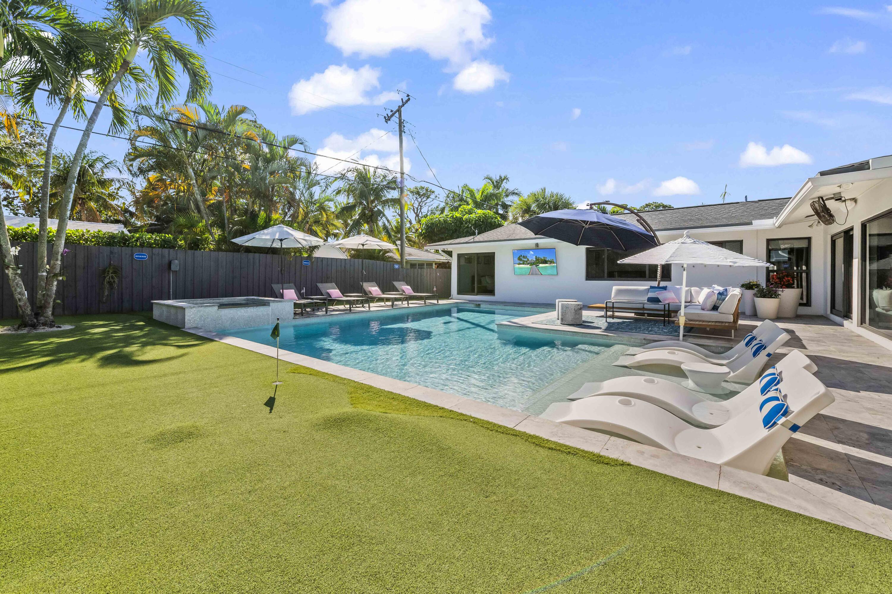 518 Southwest 28th Avenue Boynton Beach, FL 33435 - Photo 37 of 55 35 Swimming Pool 06