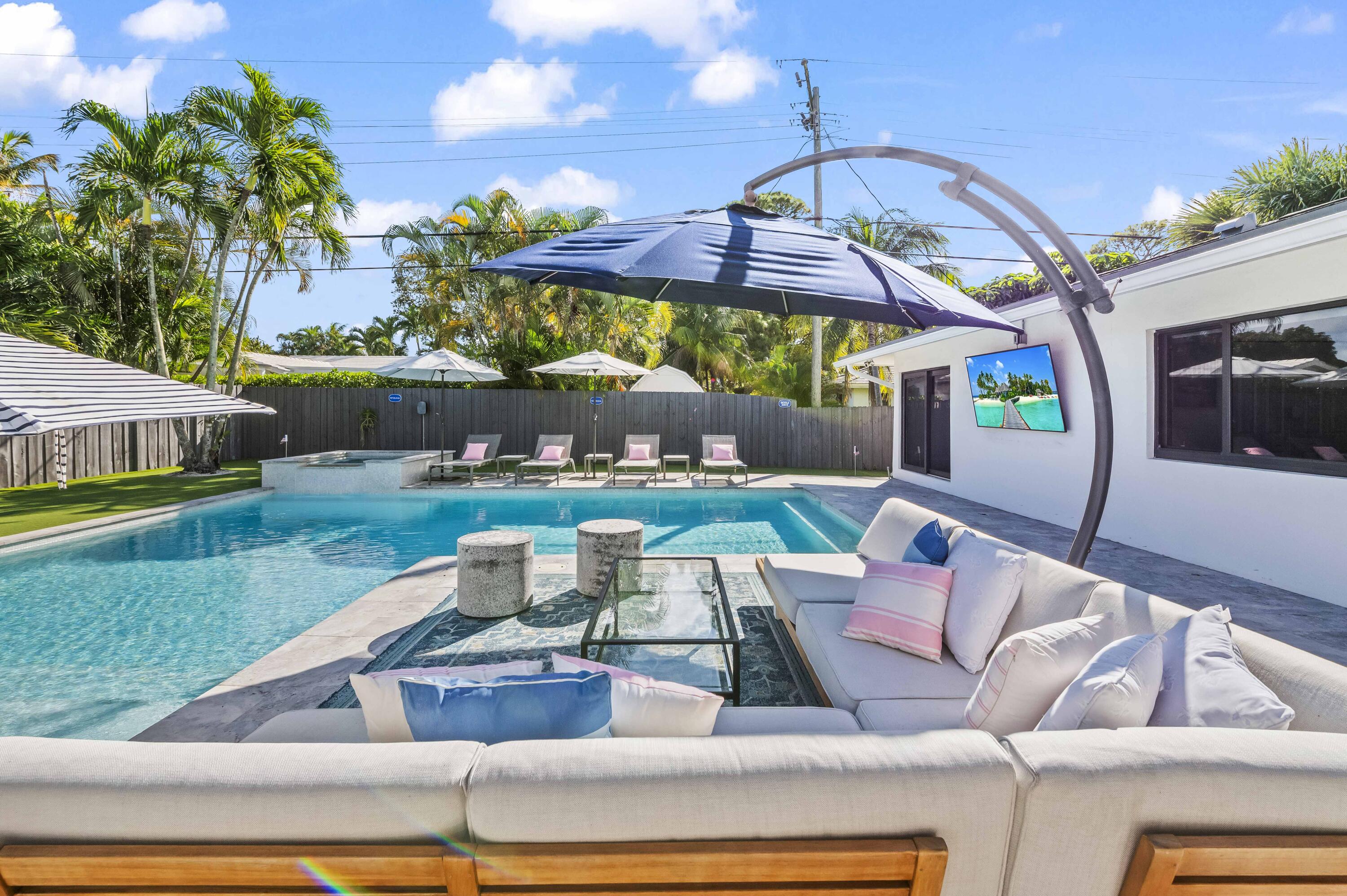 518 Southwest 28th Avenue Boynton Beach, FL 33435 - Photo 38 of 55 36 Swimming Pool 07