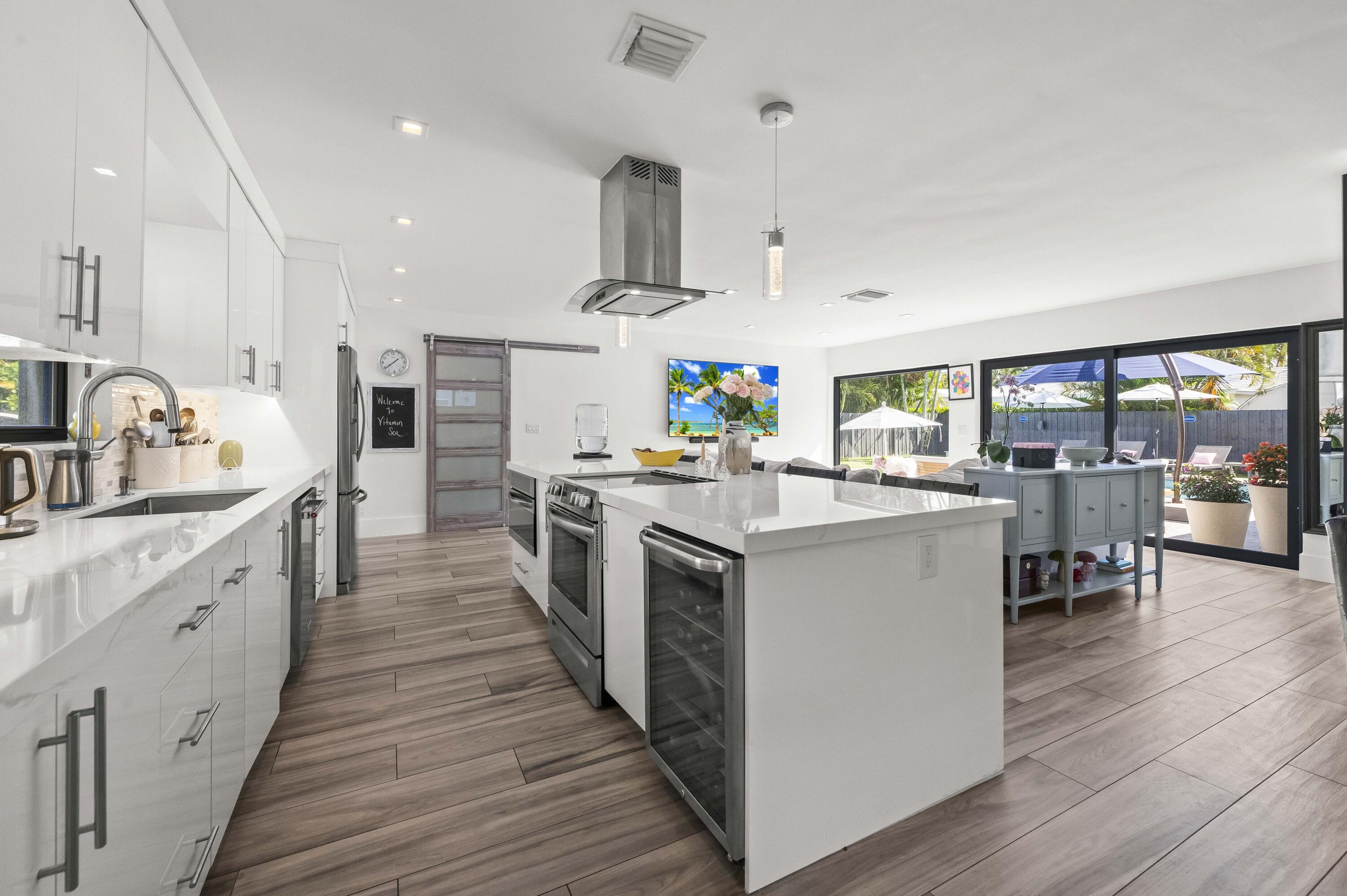 518 Southwest 28th Avenue Boynton Beach, FL 33435 - Photo 8 of 55 07 Kitchen 01