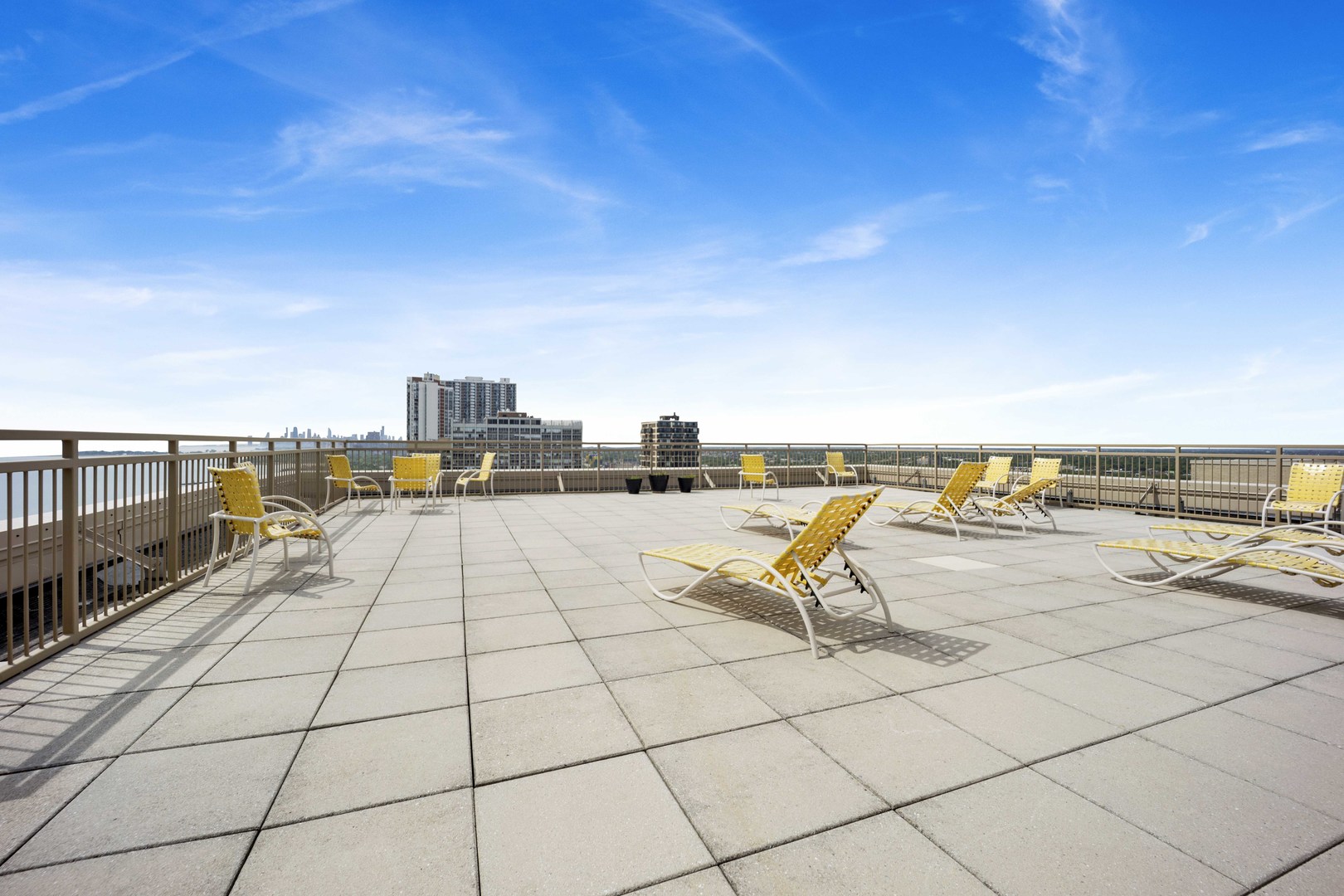 6301 North Sheridan Road, Unit 14L Chicago, IL 60660 - Photo 19 of 23 Gallery Image 19