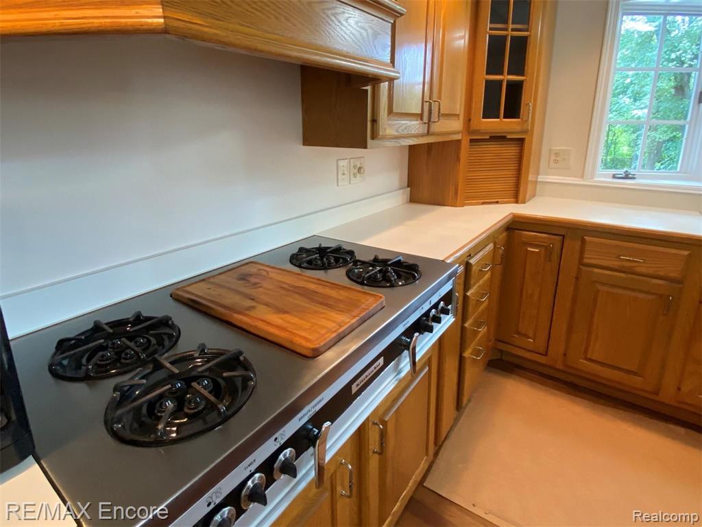 4210 Orion Road Rochester, MI 48306 - Photo 13 of 27