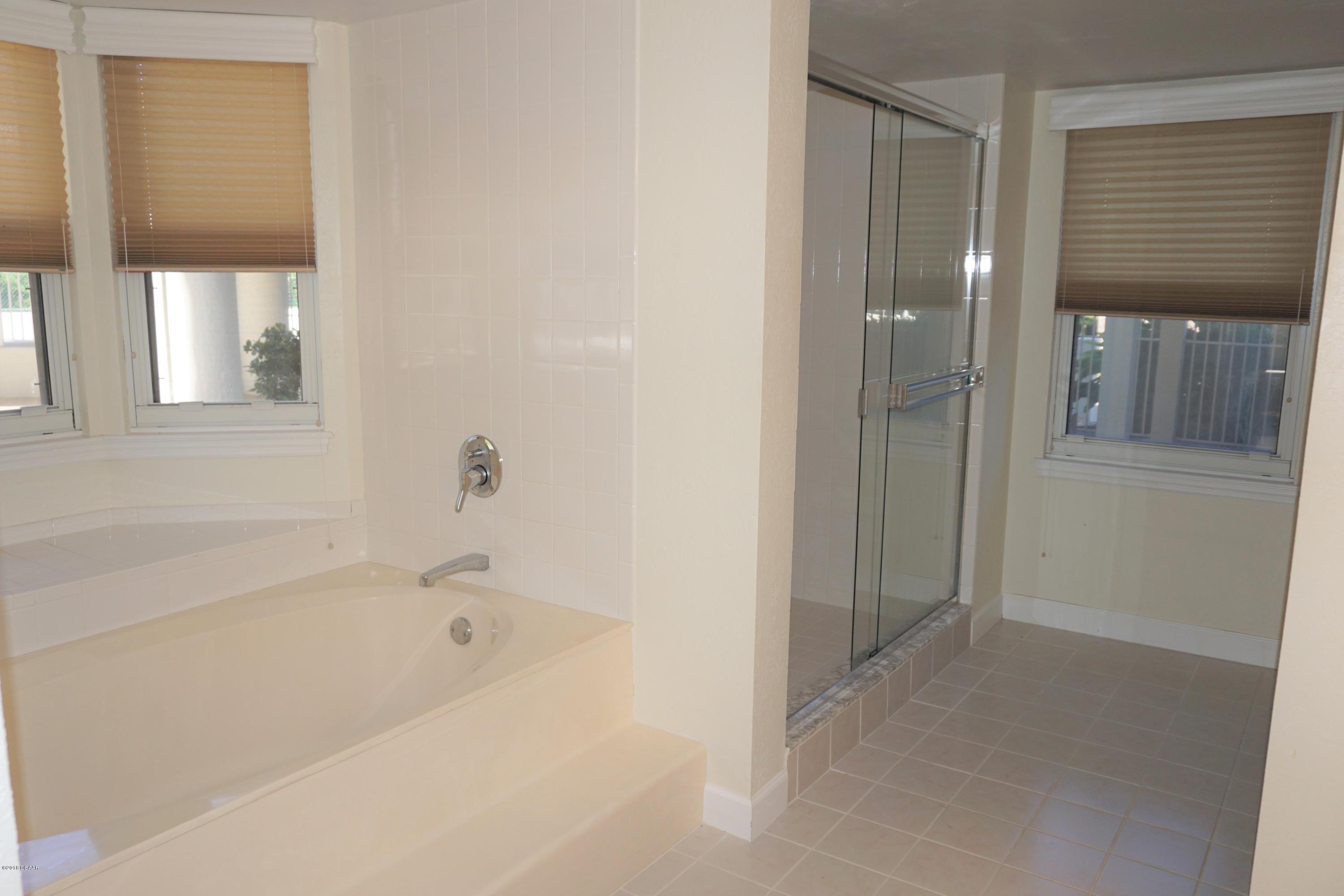 1 John Anderson Drive, Unit 113 Ormond Beach, FL 32176 - Photo 24 of 76 a bathroom with a bathtub