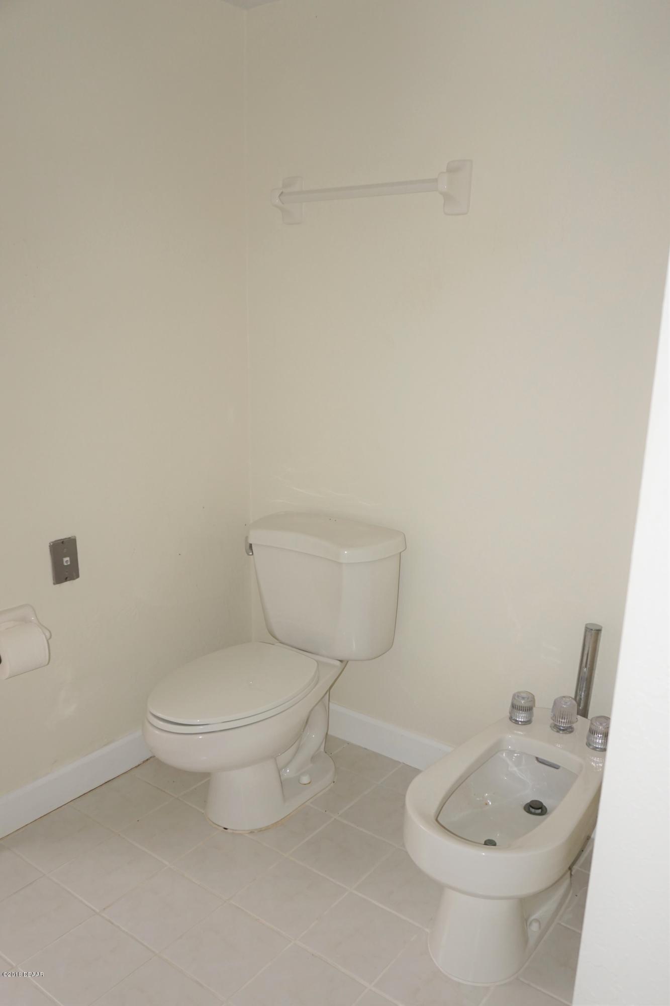 1 John Anderson Drive, Unit 113 Ormond Beach, FL 32176 - Photo 26 of 76 Master bathroom