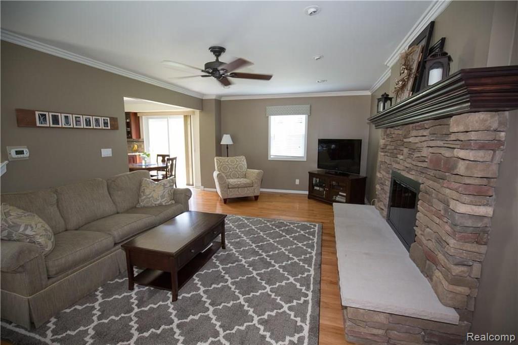 306 Whitney Drive Rochester Hills, MI 48307 - Photo 7 of 38