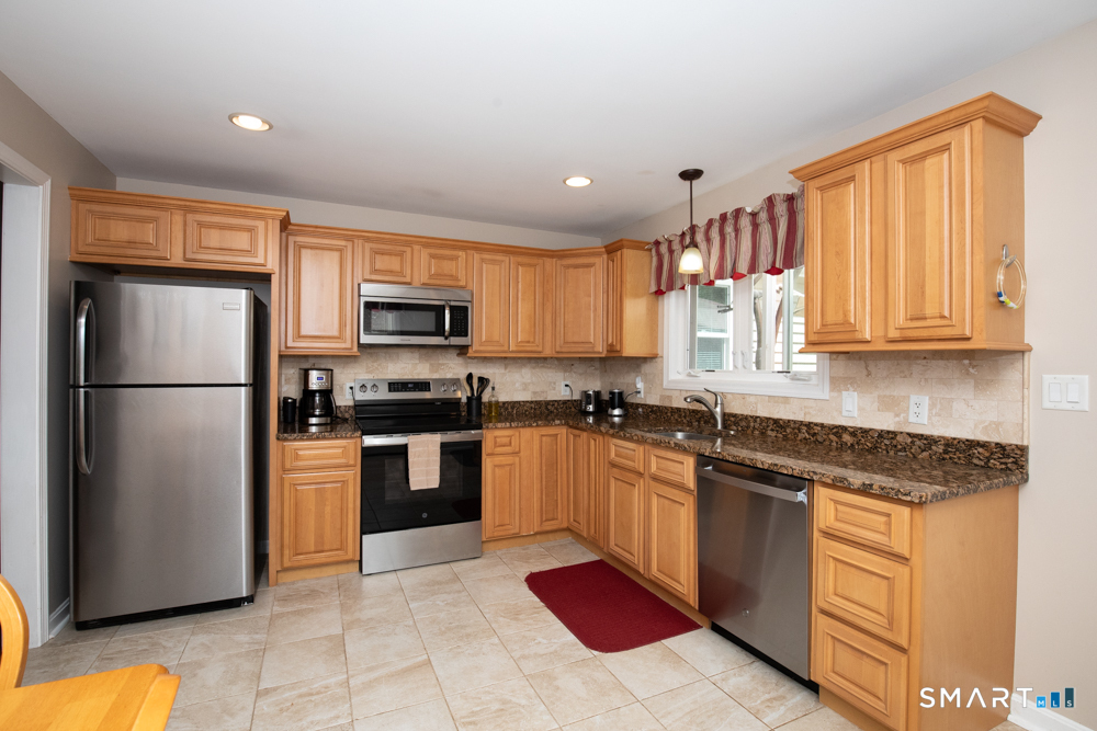 154 Meeting House Hill Road Durham, CT 06422 - Photo 9 of 37 Kitchen