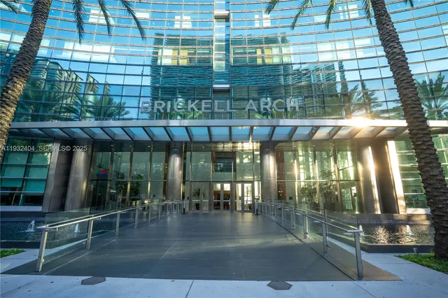 $4,700 | 1395 Brickell Avenue, Unit 3012, Miami, FL 33131