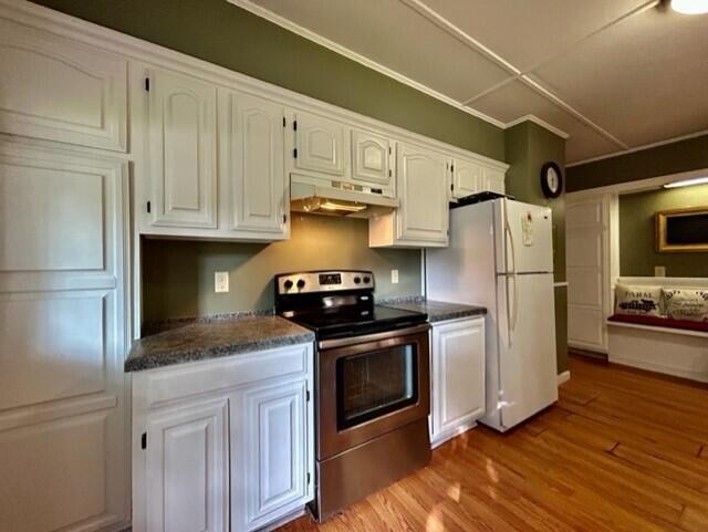 33 Oak Street Springvale, ME 04083 - Photo 5 of 23 Kitchen