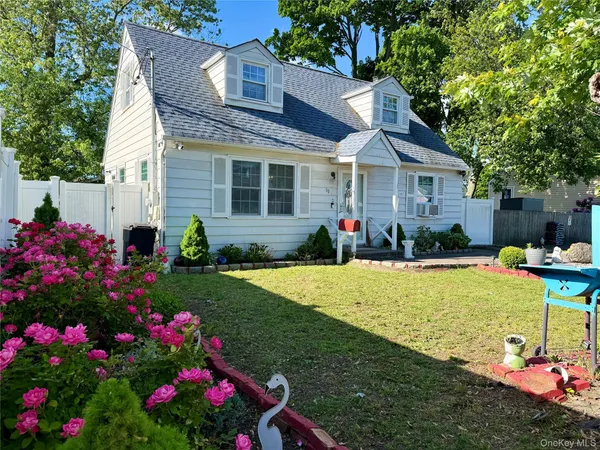 $559,000 | 19 3rd Street, Lindenhurst, NY 11757
