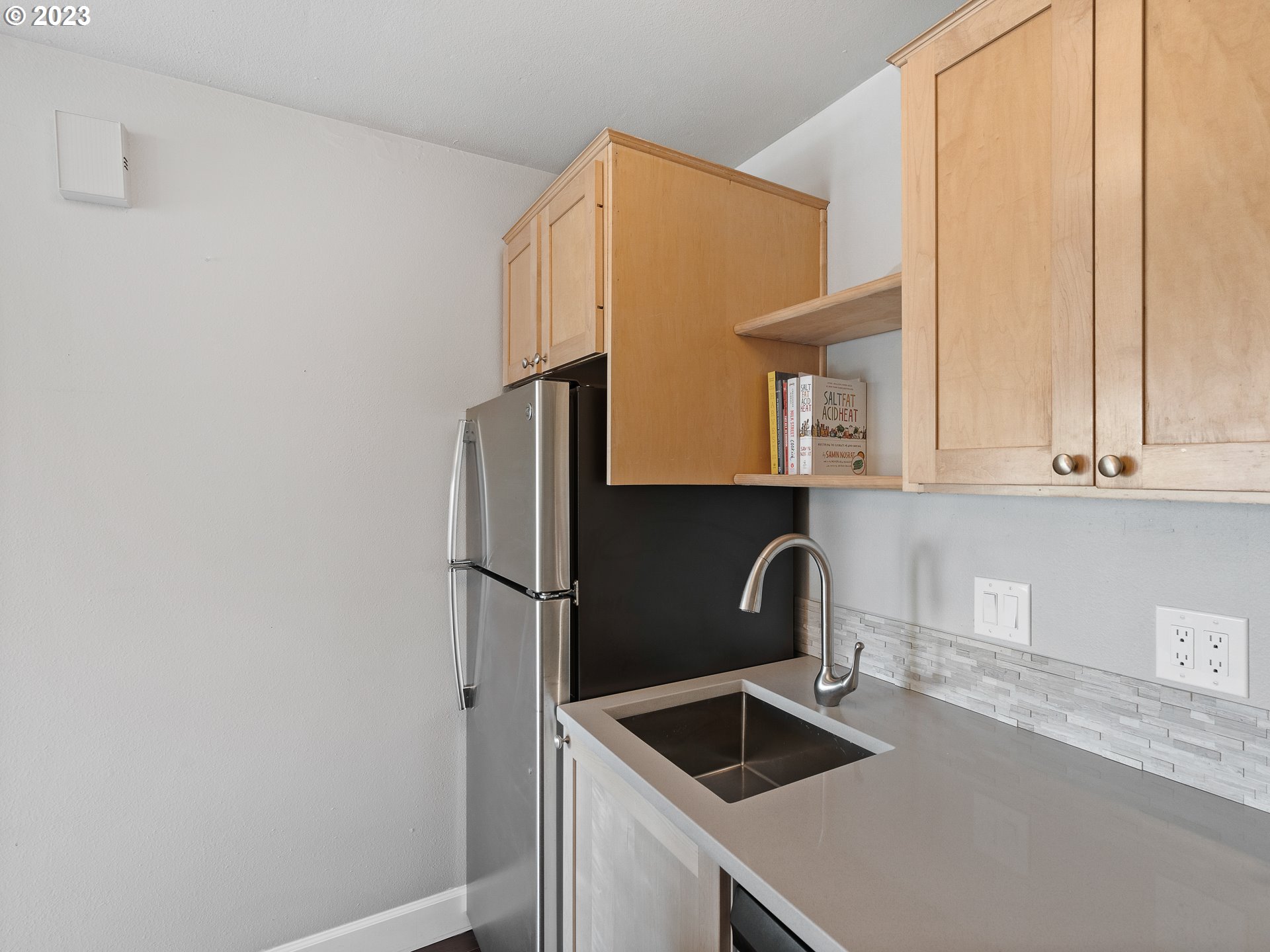 7602 Southwest Barnes Road, Unit A Portland, OR 97225 - Photo 11 of 24 Gallery Image 11