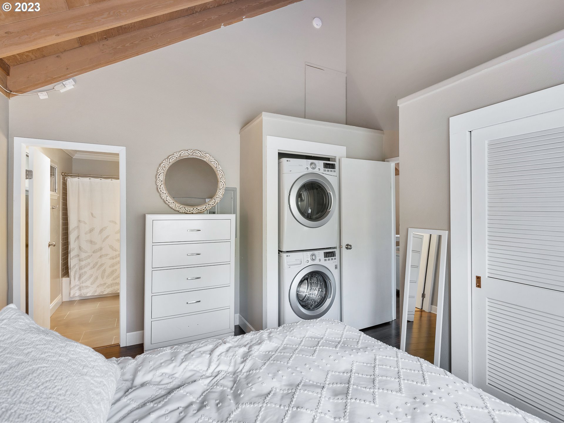 7602 Southwest Barnes Road, Unit A Portland, OR 97225 - Photo 14 of 24 Gallery Image 14
