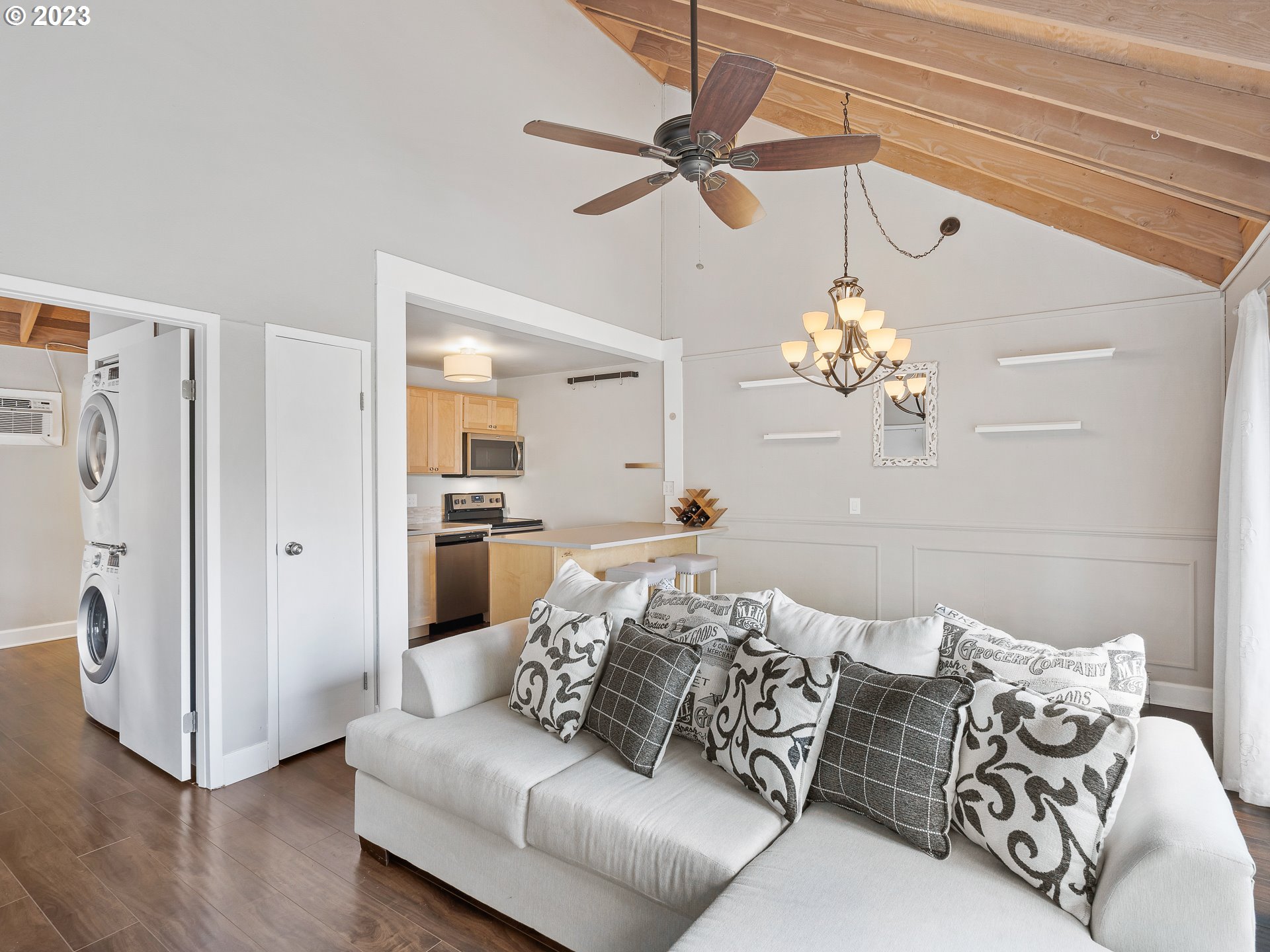 7602 Southwest Barnes Road, Unit A Portland, OR 97225 - Photo 4 of 24 Gallery Image 4