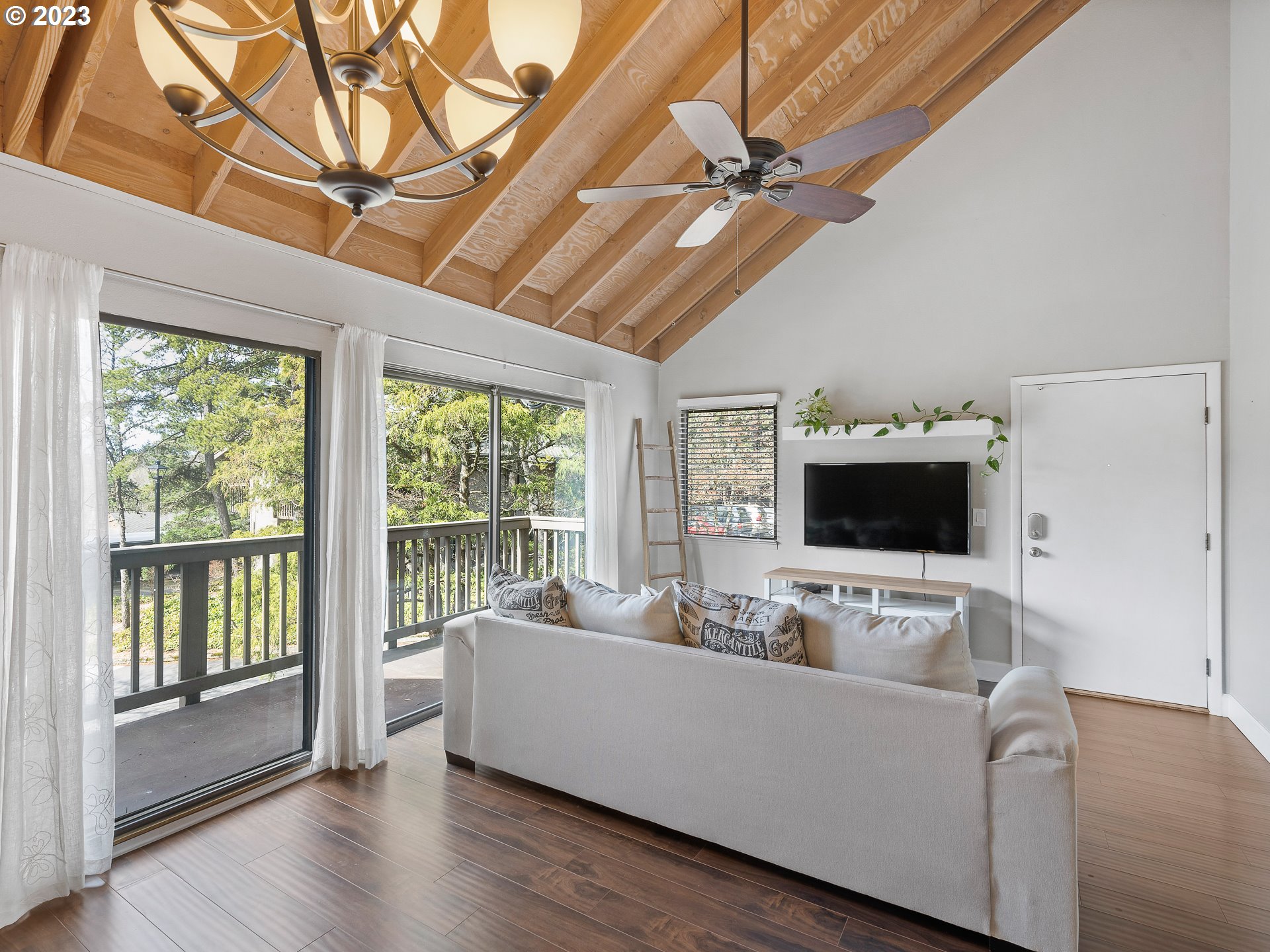 7602 Southwest Barnes Road, Unit A Portland, OR 97225 - Photo 5 of 24 Gallery Image 5