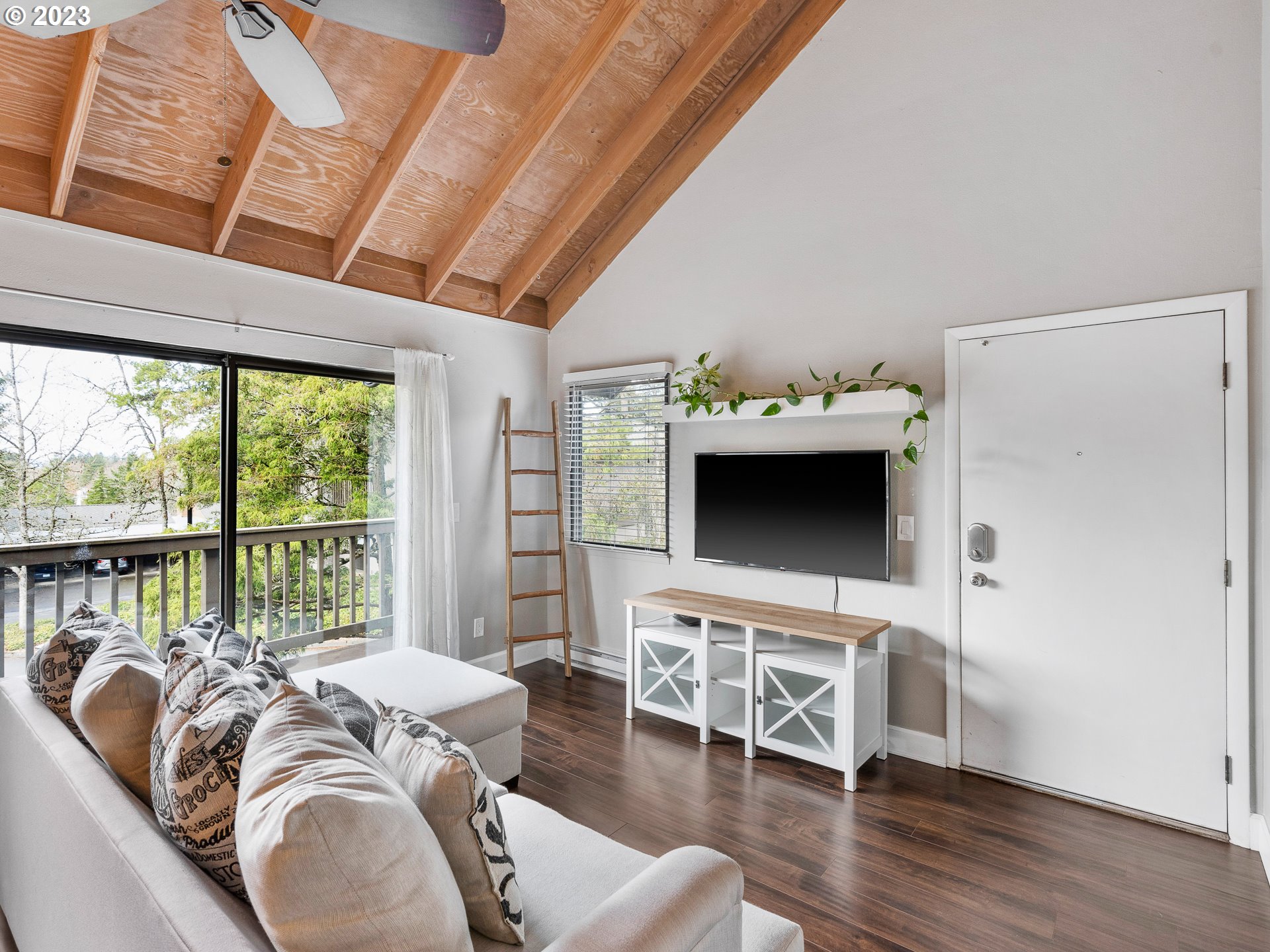 7602 Southwest Barnes Road, Unit A Portland, OR 97225 - Photo 6 of 24 Gallery Image 6