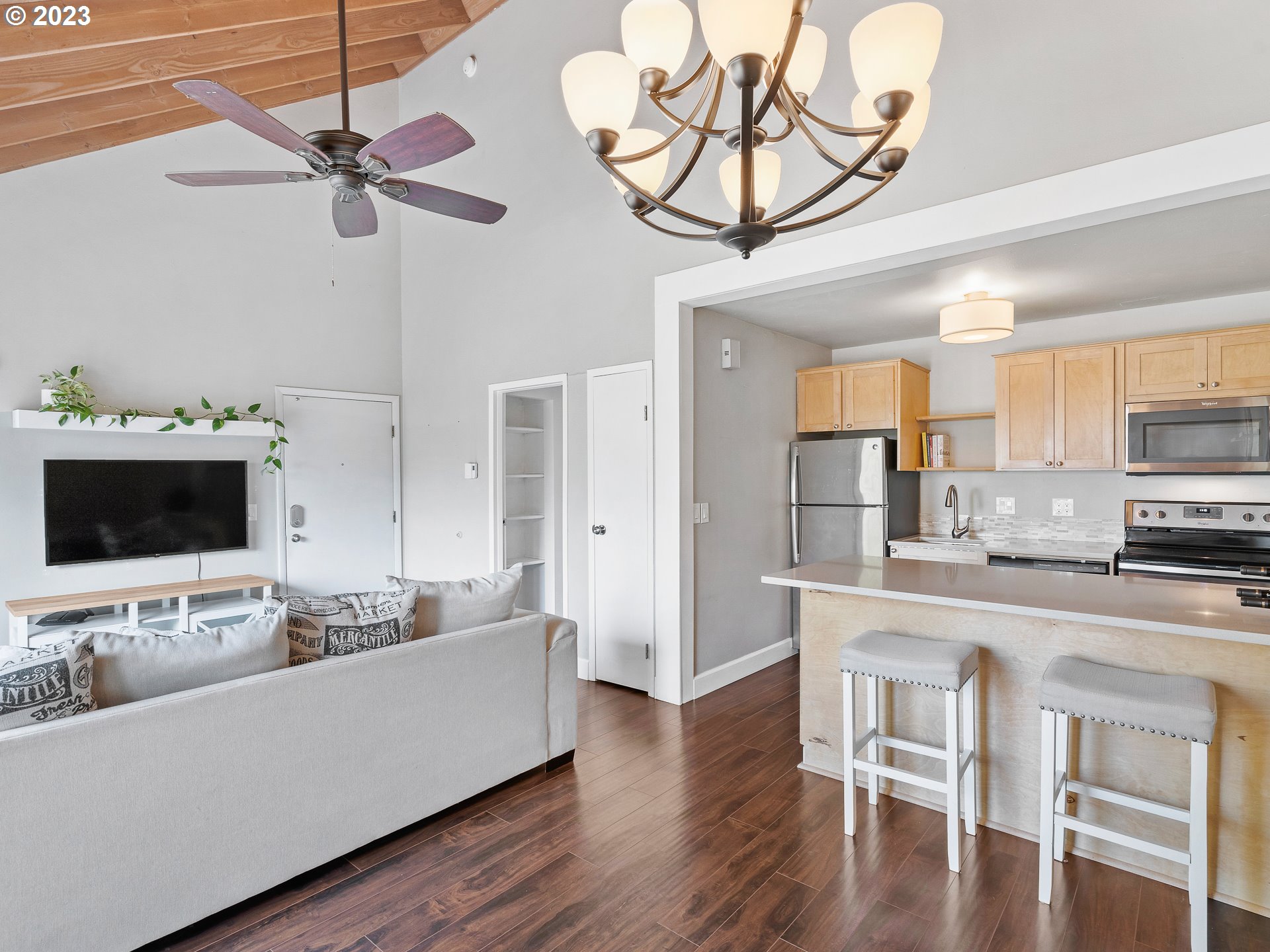 7602 Southwest Barnes Road, Unit A Portland, OR 97225 - Photo 7 of 24 Gallery Image 7