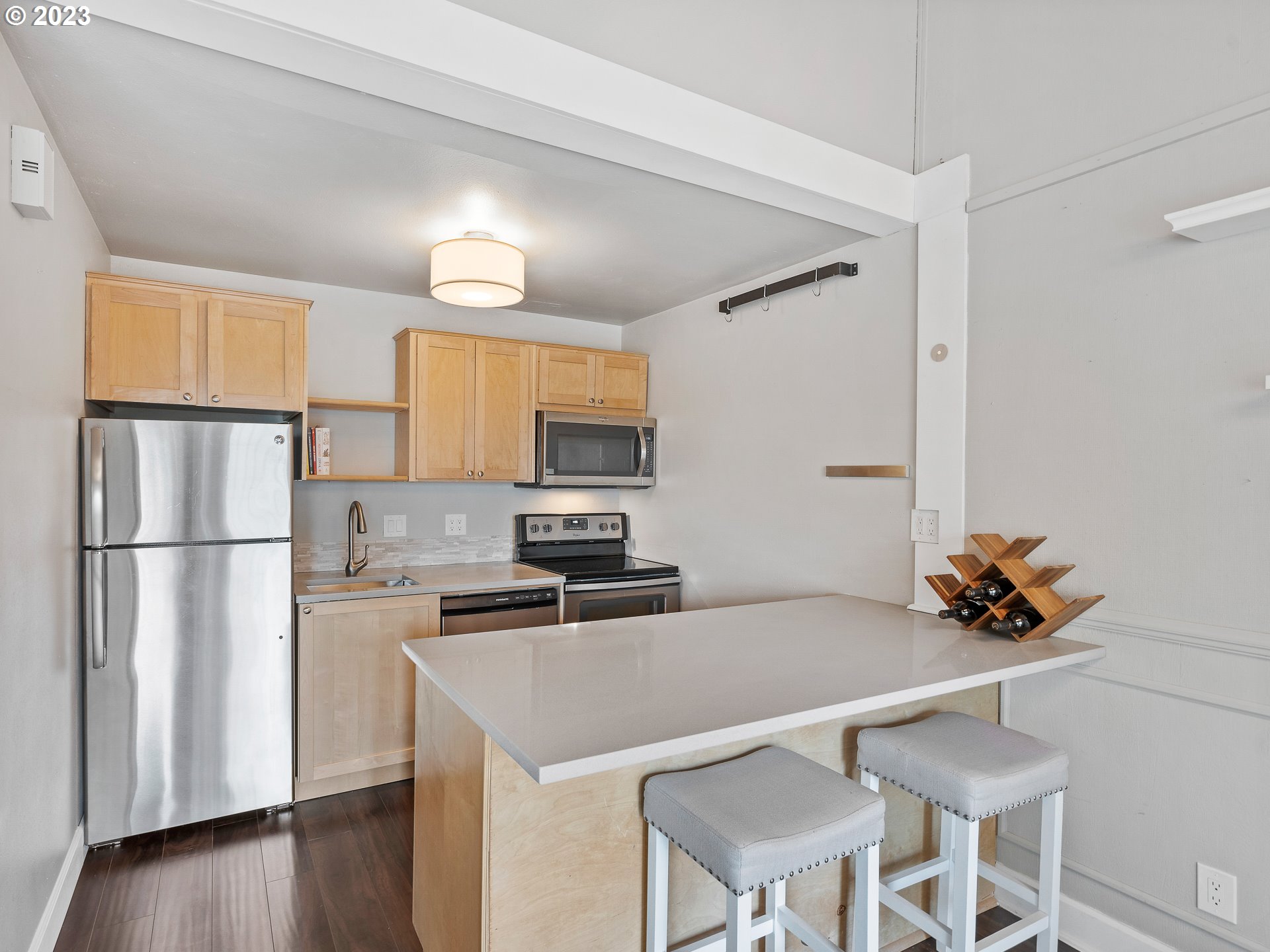 7602 Southwest Barnes Road, Unit A Portland, OR 97225 - Photo 9 of 24 Gallery Image 9