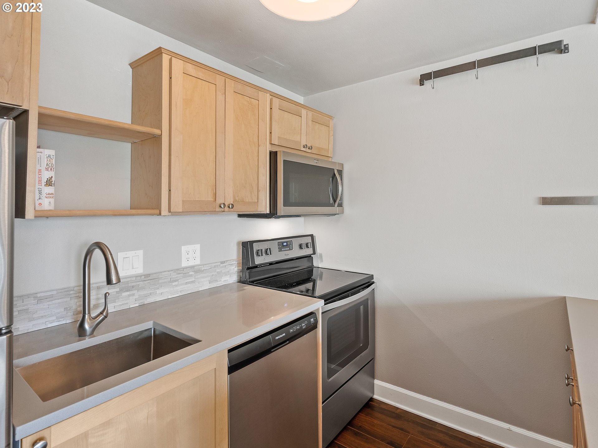 7602 Southwest Barnes Road, Unit A Portland, OR 97225 - Photo 10 of 24 Gallery Image 10